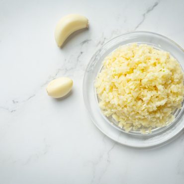 fresh-raw-garlic-ready-cook-1